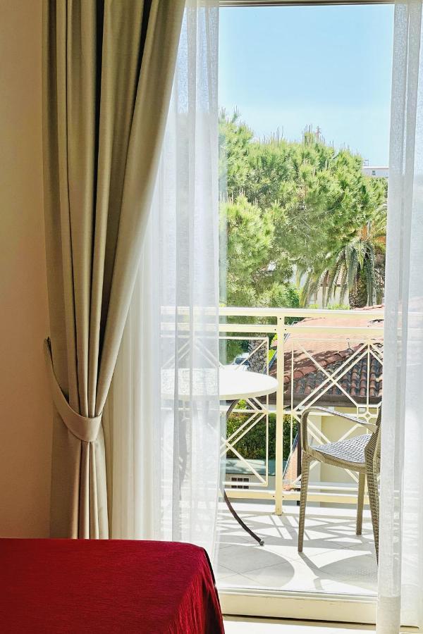 Hotel Pigalle Forte dei Marmi Exterior photo
