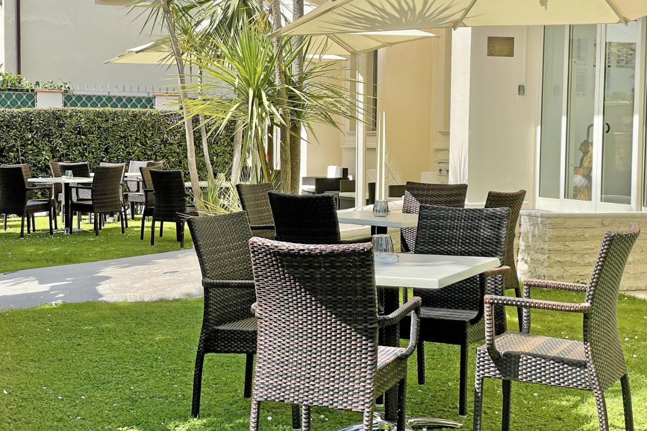 Hotel Pigalle Forte dei Marmi Exterior photo